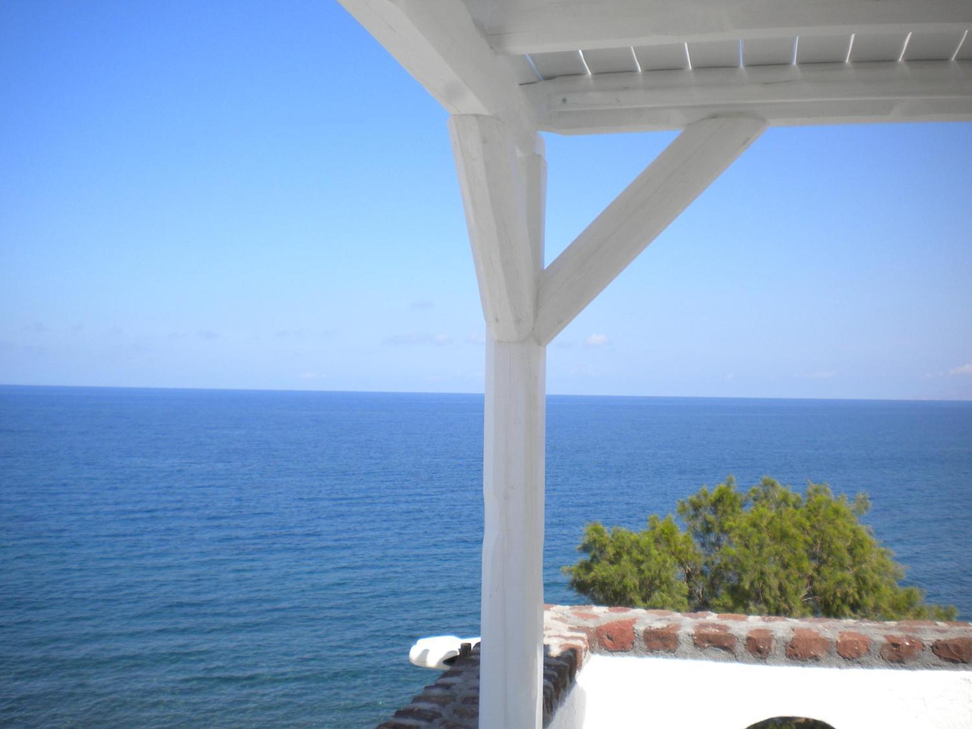 Starlight Luxury Seaside & Villa Imerovigli (Santorini)