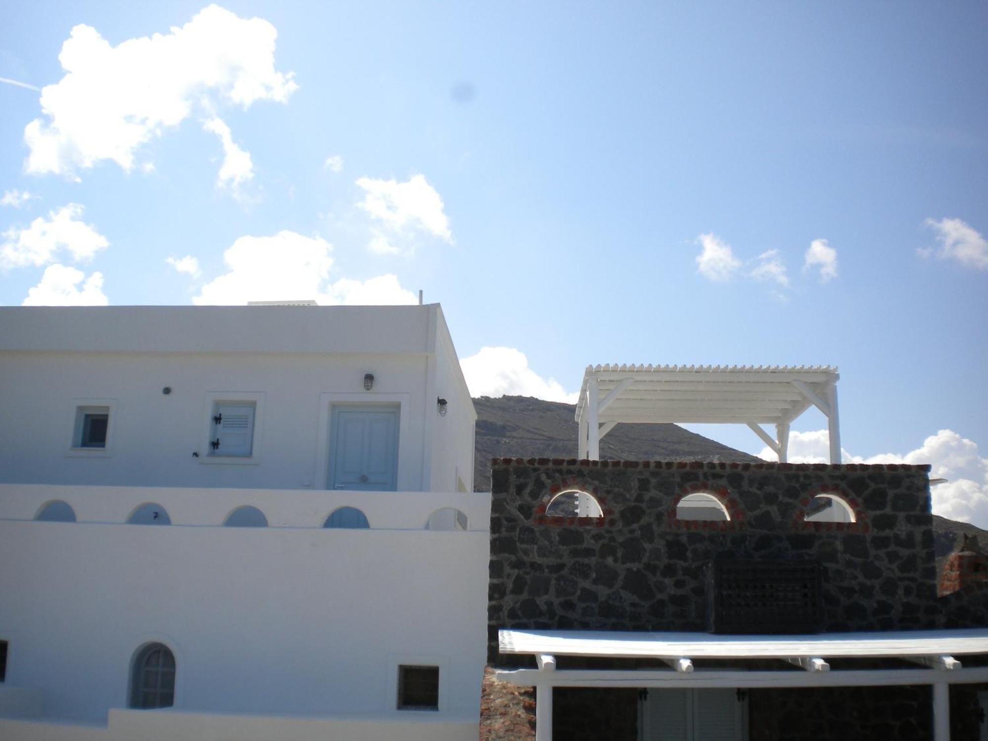 Starlight Luxury Seaside & Villa Imerovigli (Santorini)